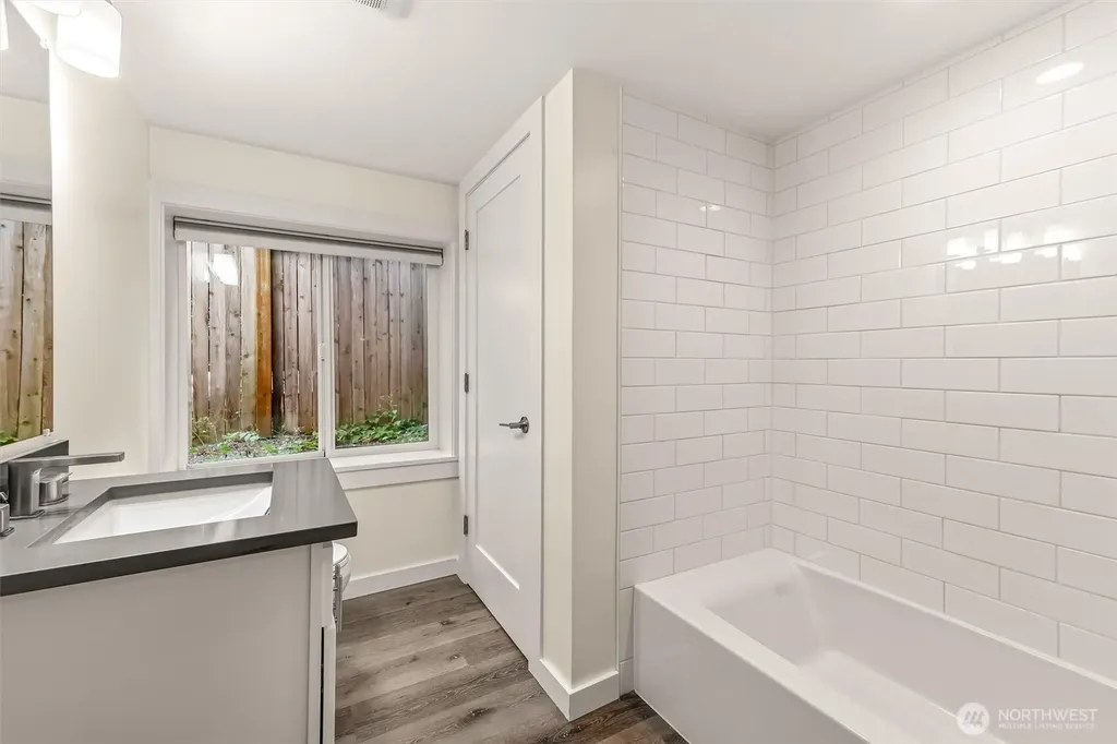 9251 N Ashworth Avenue N Seattle WA 98103