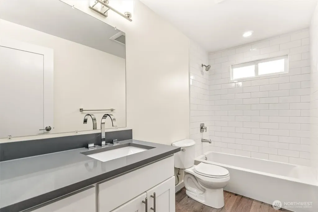 9251 N Ashworth Avenue N Seattle WA 98103