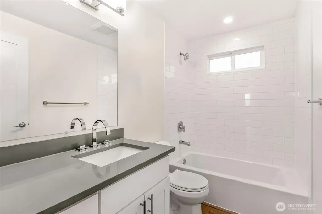 9251 N Ashworth Avenue N Seattle WA 98103