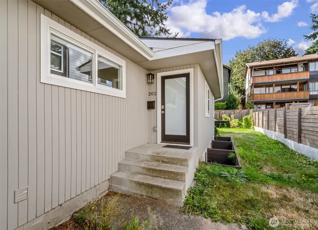 9251 N Ashworth Avenue N Seattle WA 98103