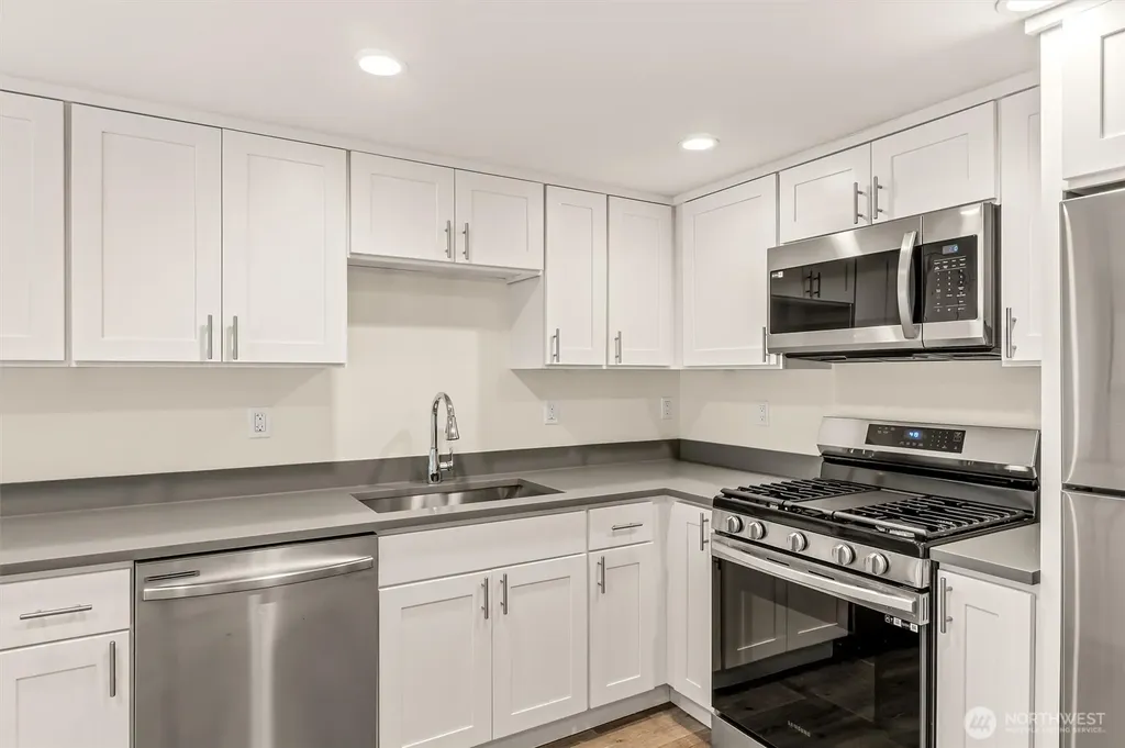 9251 N Ashworth Avenue N Seattle WA 98103