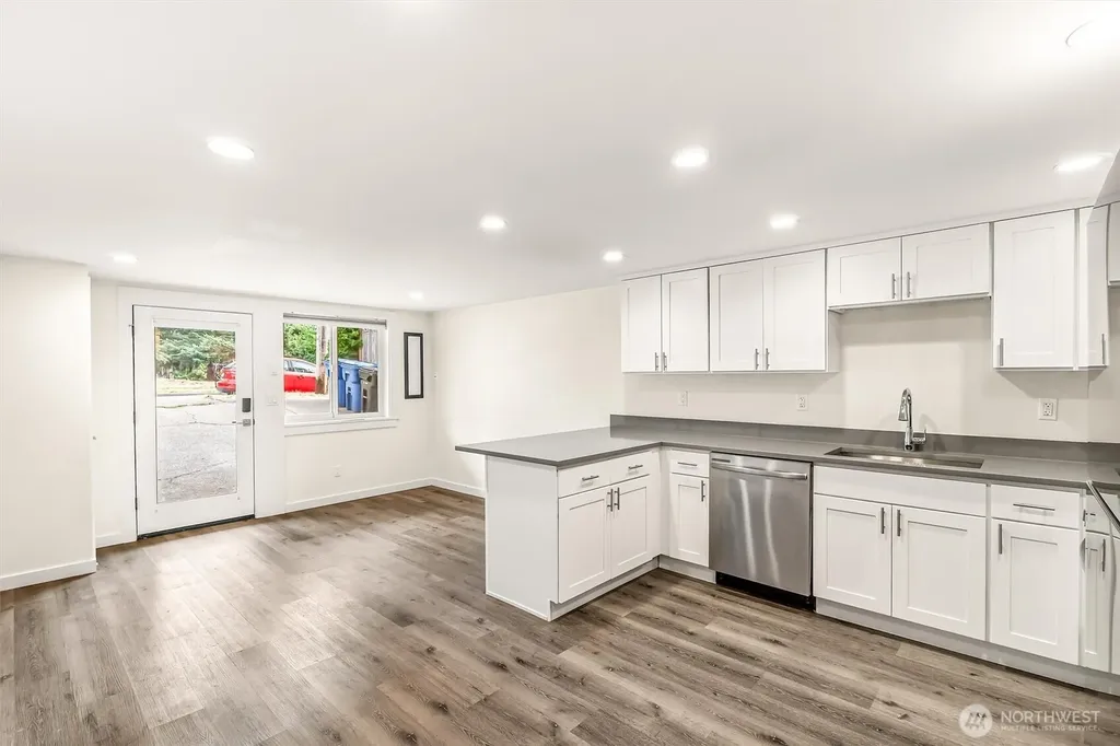 9251 N Ashworth Avenue N Seattle WA 98103