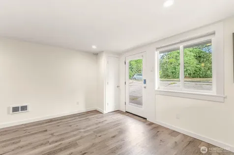9251 N Ashworth Avenue N Seattle WA 98103