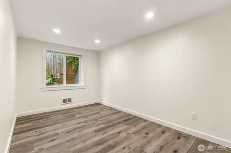 9251 N Ashworth Avenue N Seattle WA 98103