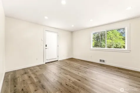 9251 N Ashworth Avenue N Seattle WA 98103