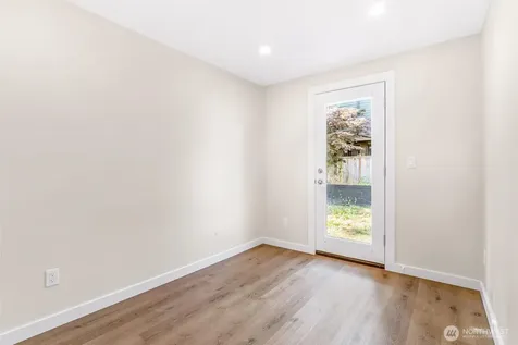 9251 N Ashworth Avenue N Seattle WA 98103