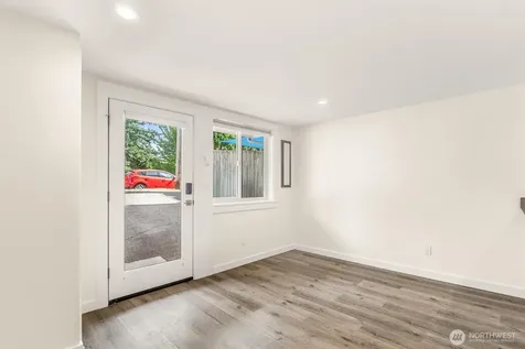 9251 N Ashworth Avenue N Seattle WA 98103