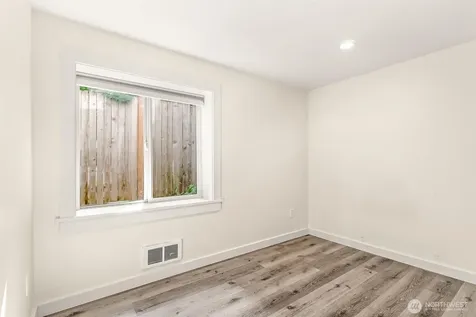9251 N Ashworth Avenue N Seattle WA 98103