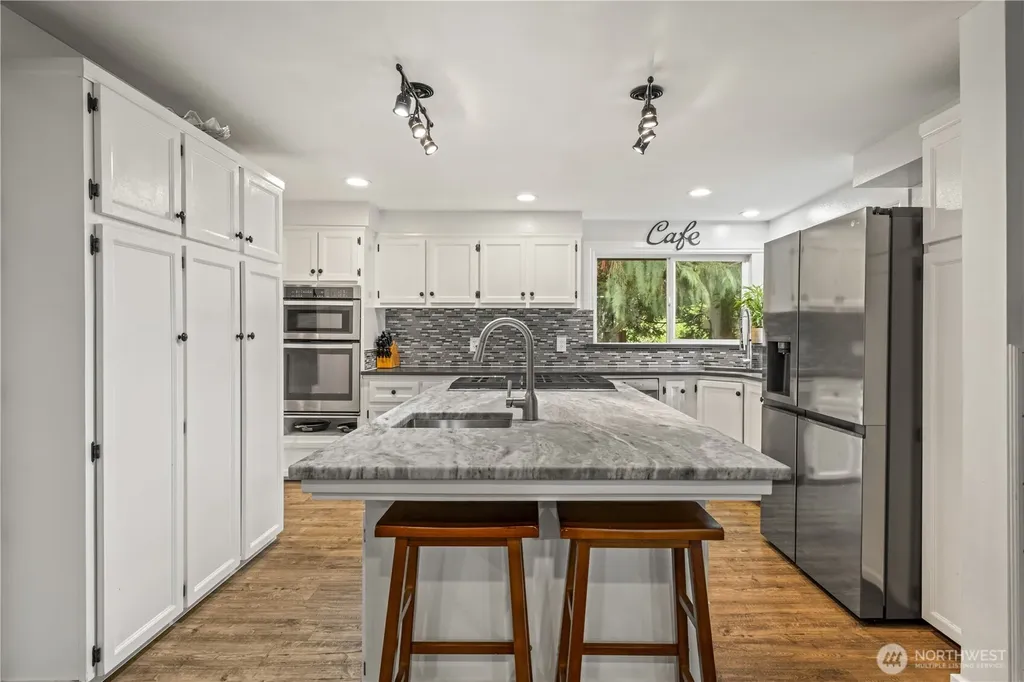 428 W Davies Loop Lake Stevens WA 98258