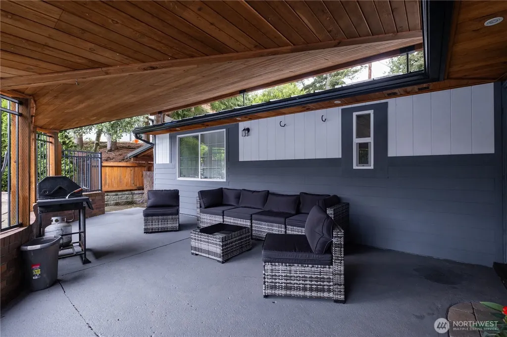 428 W Davies Loop Lake Stevens WA 98258