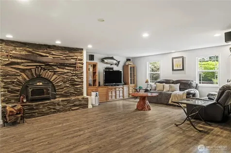 428 W Davies Loop Lake Stevens WA 98258