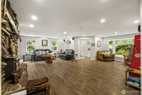 428 W Davies Loop Lake Stevens WA 98258