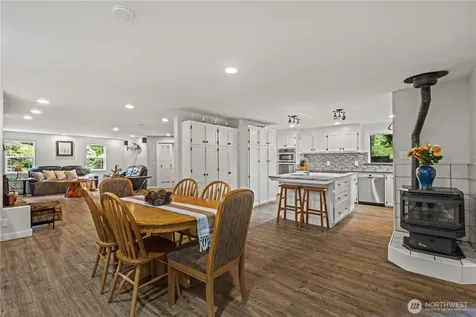 428 W Davies Loop Lake Stevens WA 98258