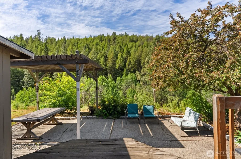 1574 Pine Creek Tonasket WA 98855
