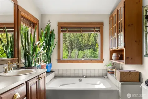 1574 Pine Creek Tonasket WA 98855