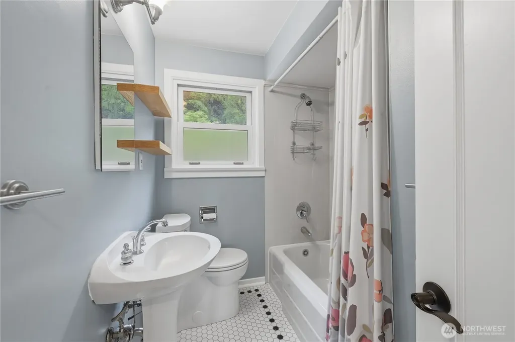 3217 36th Avenue W Seattle WA 98199