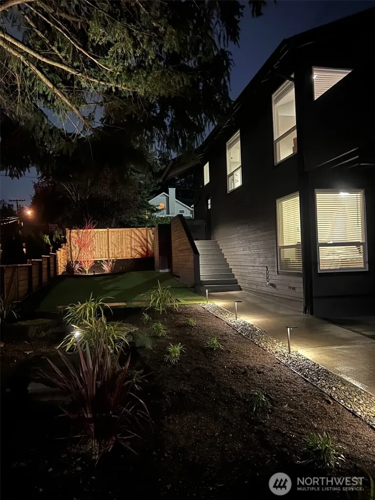 906 6th Street S Kirkland WA 98033