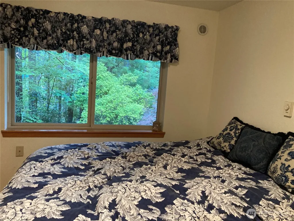 21 N Beaver Place N Hoodsport WA 98548