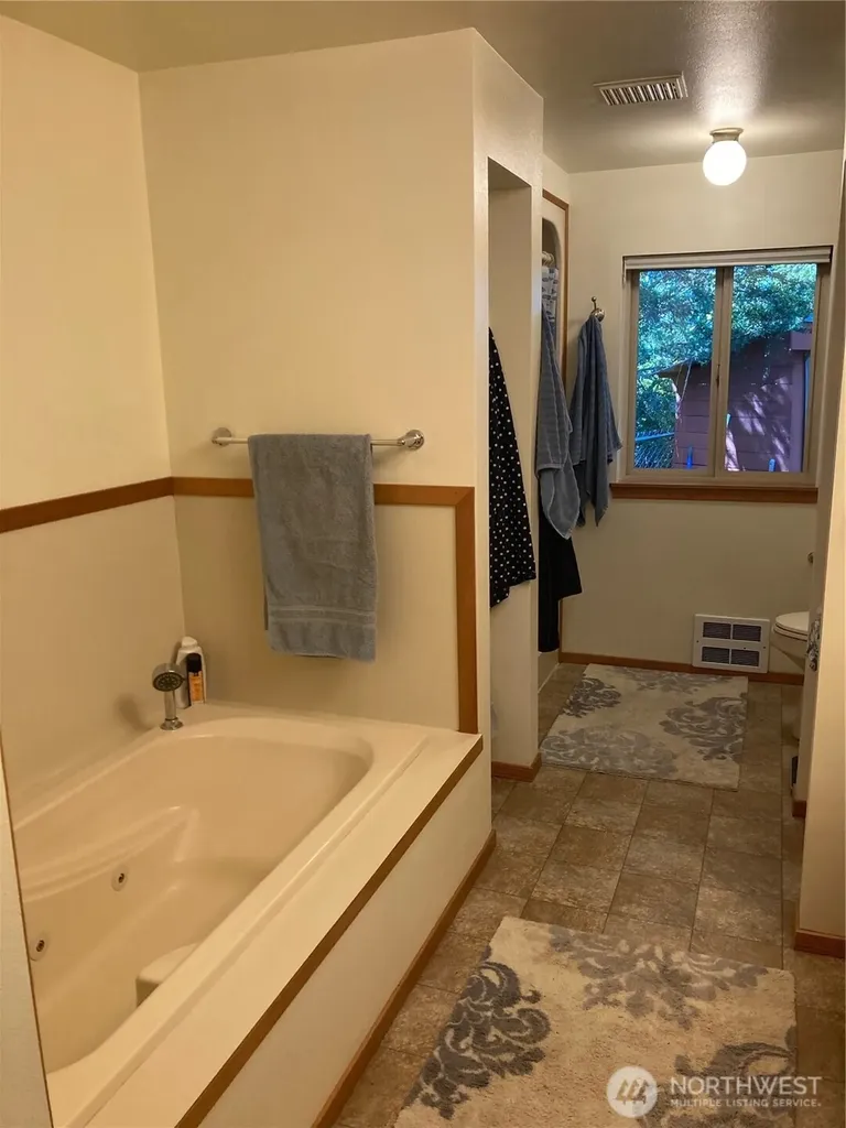 21 N Beaver Place N Hoodsport WA 98548