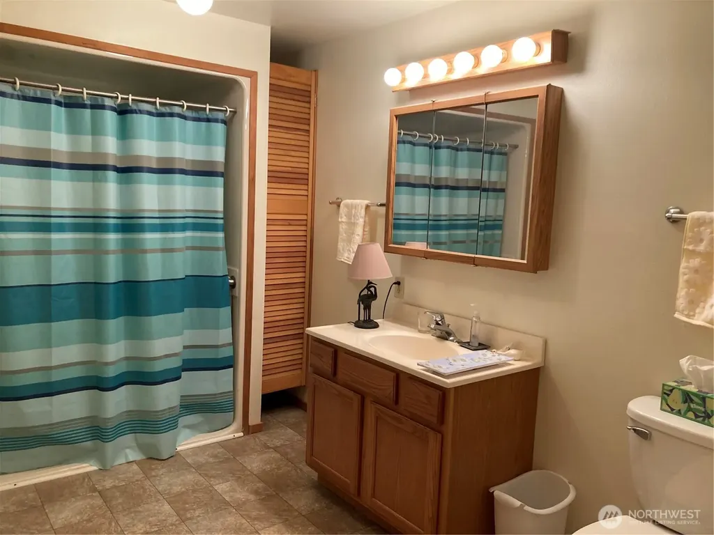 21 N Beaver Place N Hoodsport WA 98548