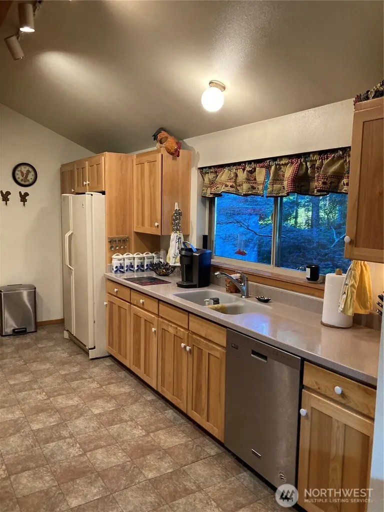 21 N Beaver Place N Hoodsport WA 98548