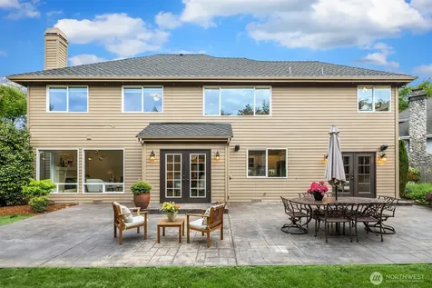 2215 271st Court SE Sammamish WA 98075