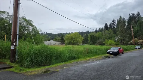 1215 9th Street SE Puyallup WA 98372