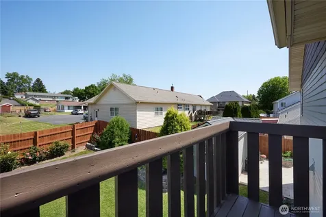 519 SE Mockingbird Drive College Place WA 99324