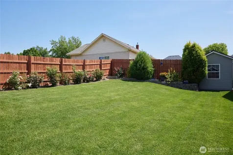 519 SE Mockingbird Drive College Place WA 99324