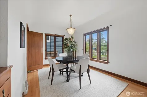 7550 21st Avenue NE Seattle WA 98115