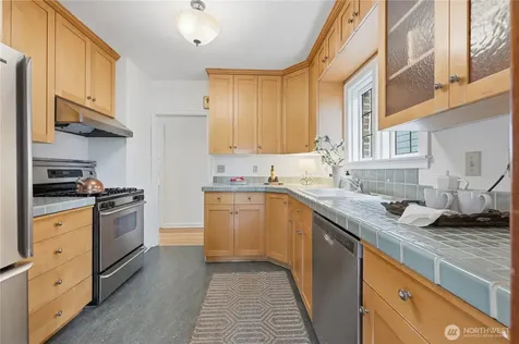 7550 21st Avenue NE Seattle WA 98115
