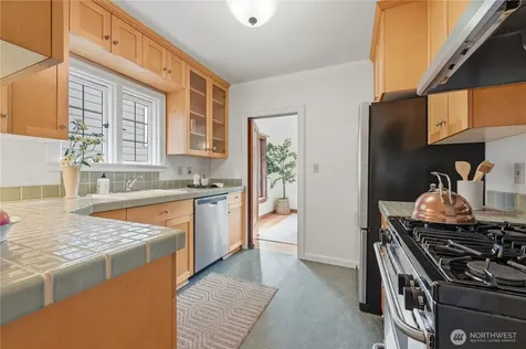 7550 21st Avenue NE Seattle WA 98115