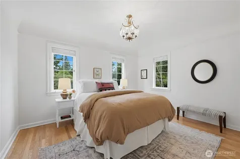 7550 21st Avenue NE Seattle WA 98115