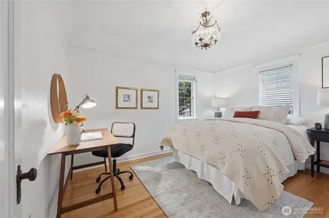 7550 21st Avenue NE Seattle WA 98115