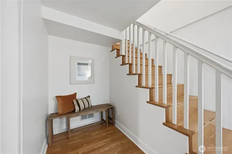 7550 21st Avenue NE Seattle WA 98115