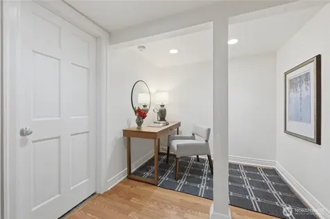 7550 21st Avenue NE Seattle WA 98115