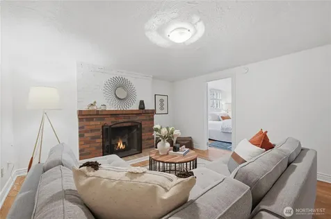 7550 21st Avenue NE Seattle WA 98115