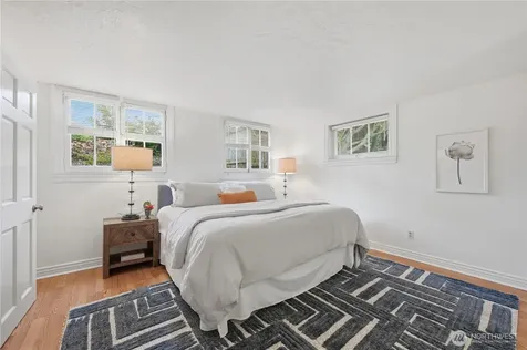 7550 21st Avenue NE Seattle WA 98115