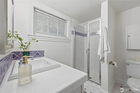 7550 21st Avenue NE Seattle WA 98115