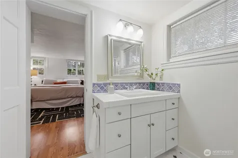 7550 21st Avenue NE Seattle WA 98115