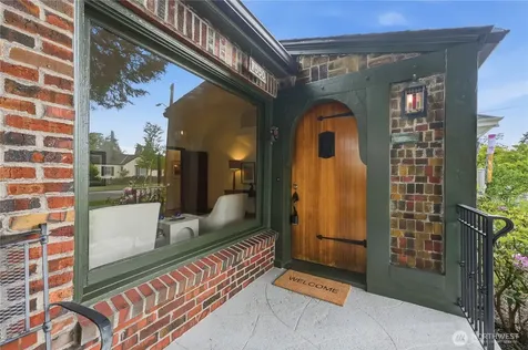 7550 21st Avenue NE Seattle WA 98115