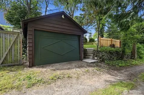7550 21st Avenue NE Seattle WA 98115