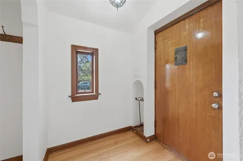 7550 21st Avenue NE Seattle WA 98115