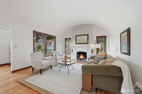 7550 21st Avenue NE Seattle WA 98115