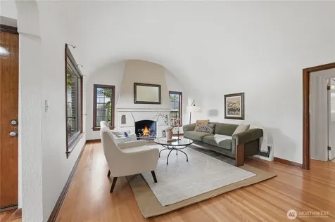 7550 21st Avenue NE Seattle WA 98115