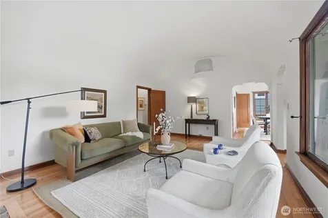 7550 21st Avenue NE Seattle WA 98115