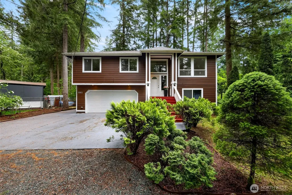 1961 Clear Valley Drive Maple Falls WA 98266