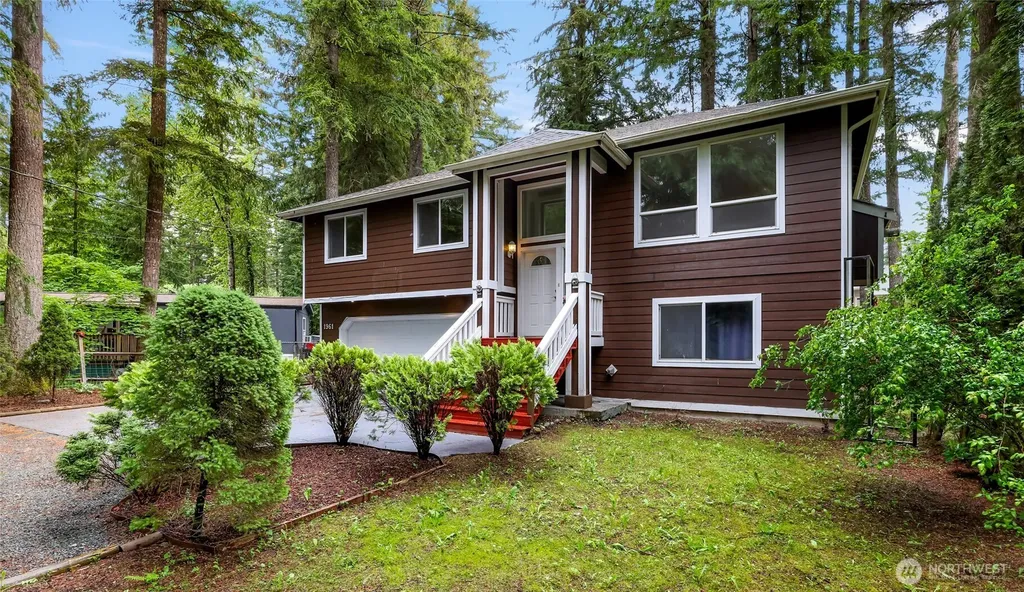 1961 Clear Valley Drive Maple Falls WA 98266