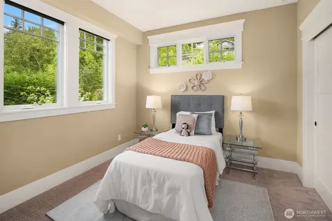 2033 E Lake Sammamish Parkway NE Sammamish WA 98074
