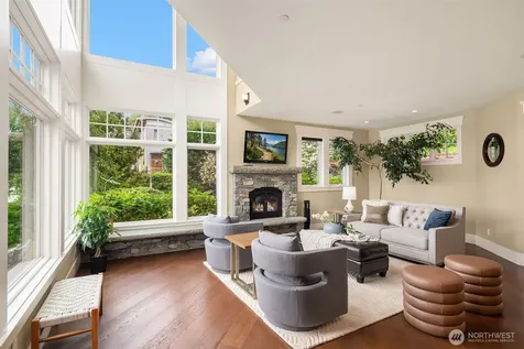 2033 E Lake Sammamish Parkway NE Sammamish WA 98074